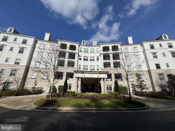8121 River Rd Unit 424, Bethesda, MD 20817