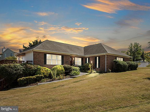 2nd image of 202 Senseny Glen Dr