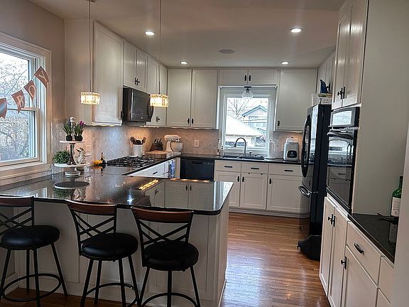 5th image of 1012 W 72nd St