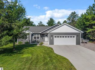1906 Old Cabin Dr, Interlochen, MI 49643