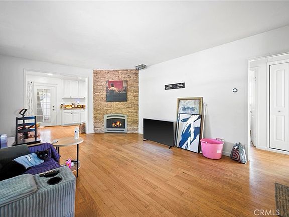 3rd image of 20957 Community St