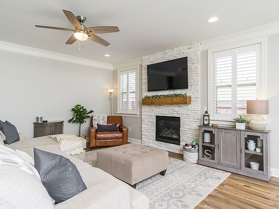 4th image of 405 Larussa Ct