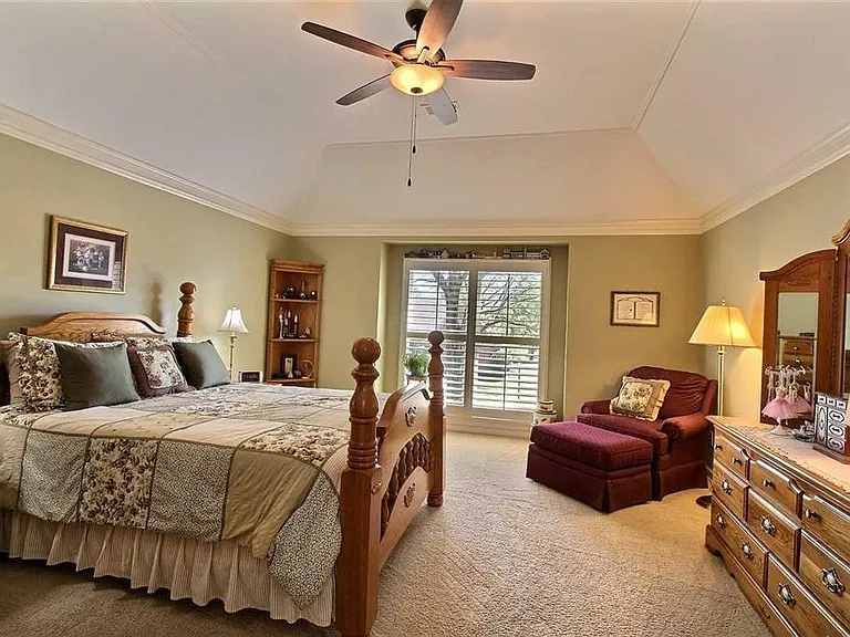 2345 Linkenholt Dr — Photo 12