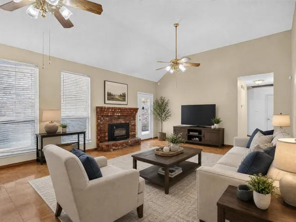 2422 Weatherby Dr, Mesquite, TX 75181