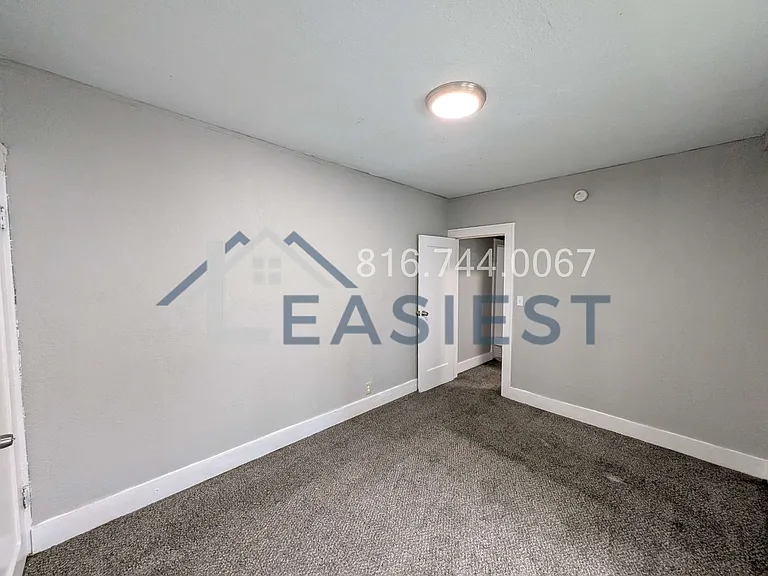 4028 Indiana Ave — Photo 11