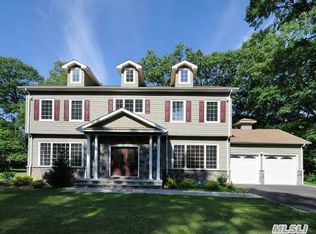 24 The Hemlocks, Roslyn, NY 11576