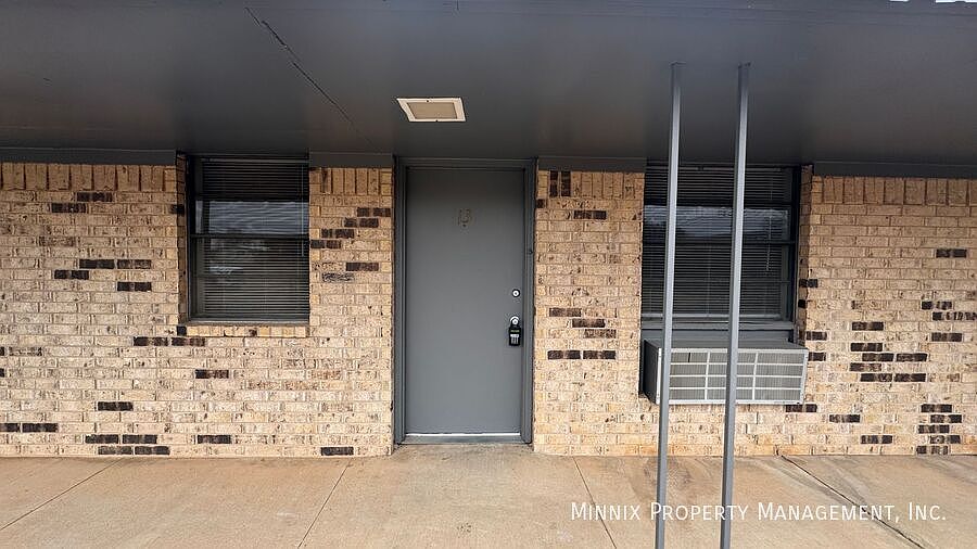 1st image of 500 4th Ave #13