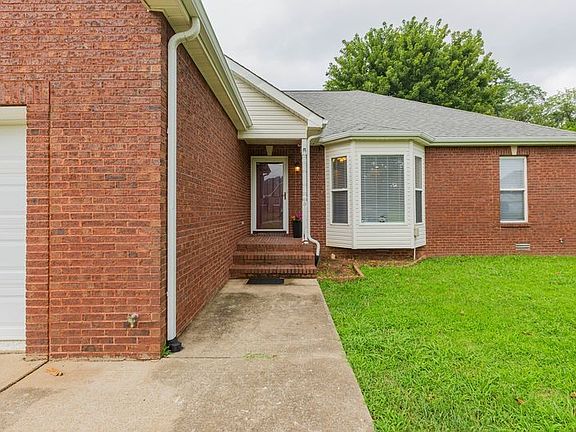 3rd image of 847 Isaac Dr