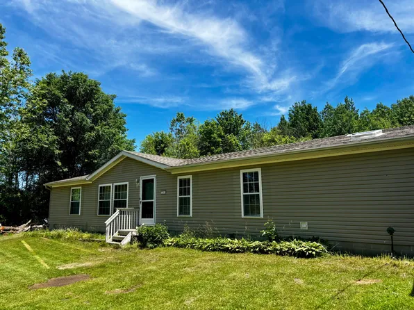 1281 64th St, Fennville, MI 49408