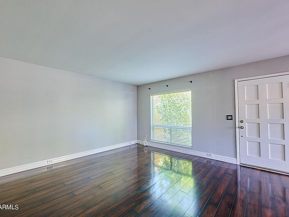 5th image of 1125 E North Ln