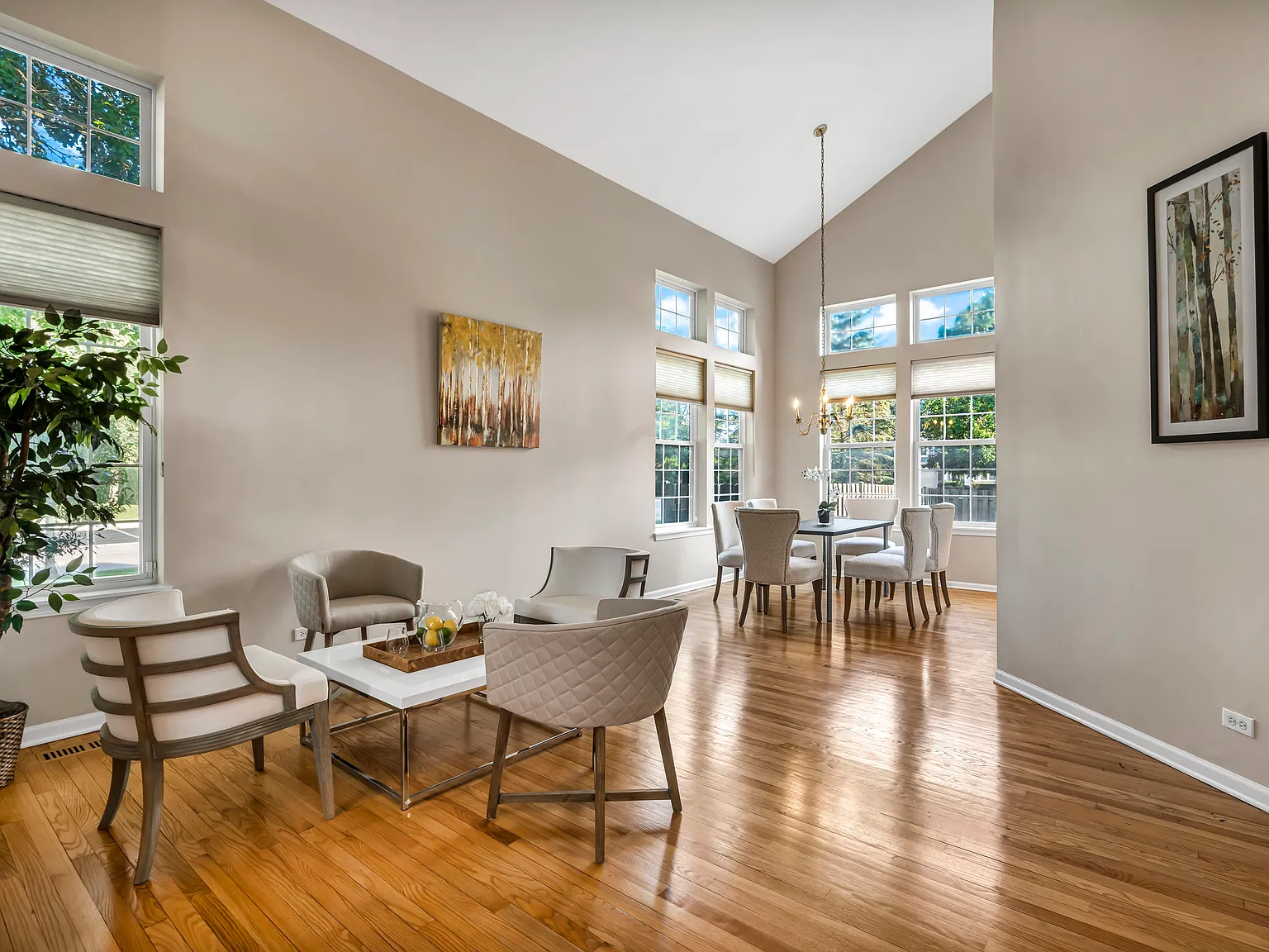 5 bed, 3.5 bath, 2843 sqft, $5,100 — Photo 2