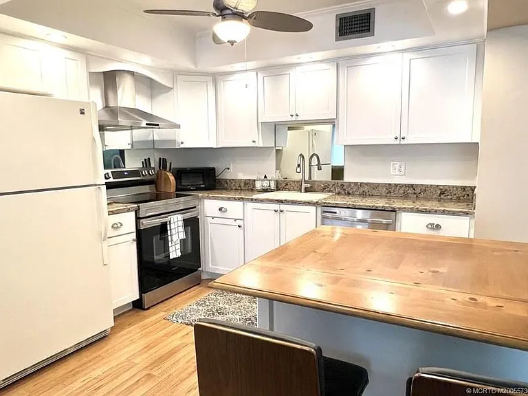 1800 SE Saint Lucie Blvd #10-207 — Photo 3
