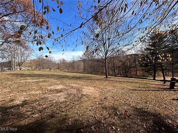 5th image of 46782 Lynn Dr