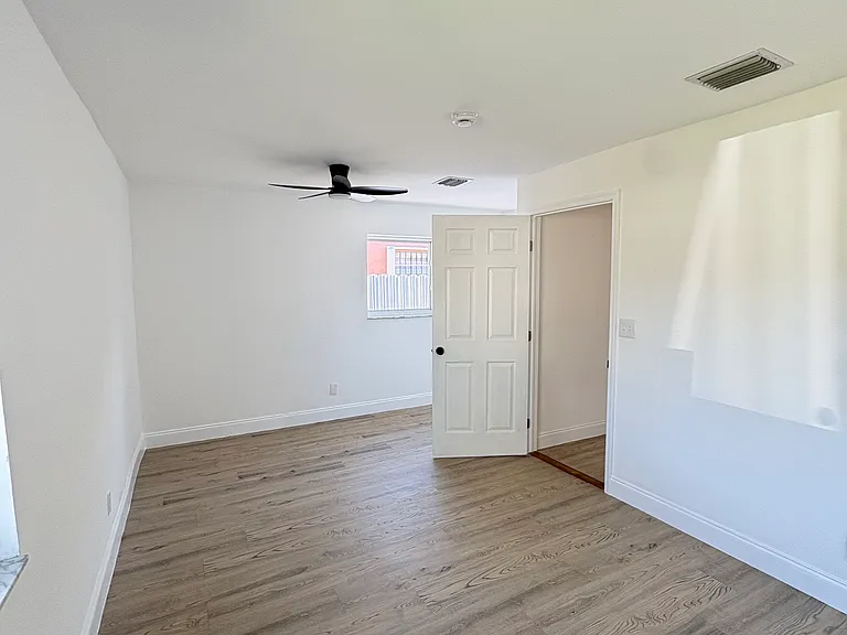 2572 NW 20th St #A — Photo 15