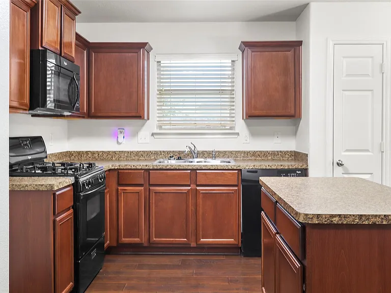 317 Falling Pine Dr — Photo 6