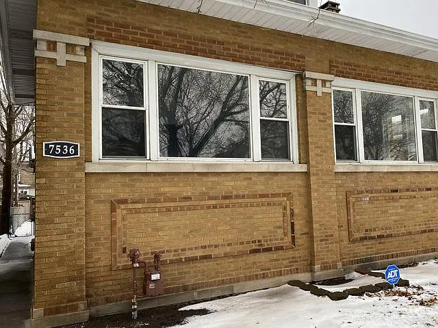 7536 S Luella Ave photo 1