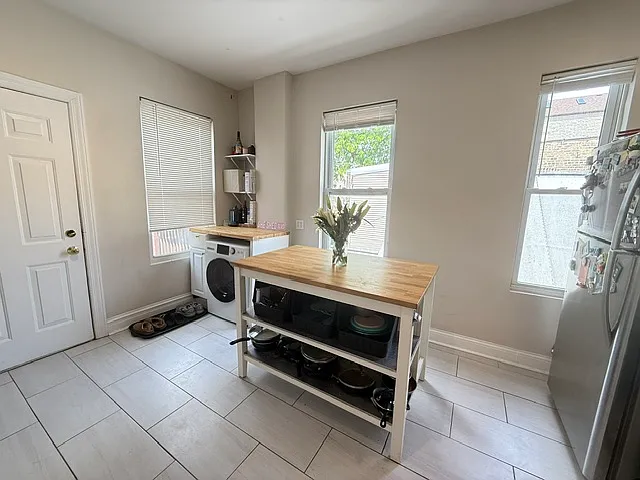 1636 N Claremont Ave #2 — Photo 8