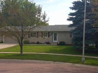 1726 Whitestone Cir S, Fargo, ND 58103