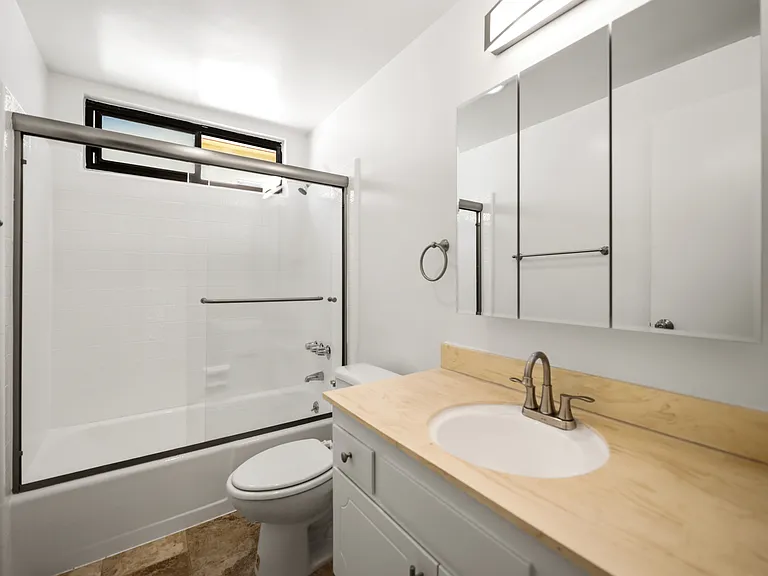1252 Granville Ave #6 — Photo 9