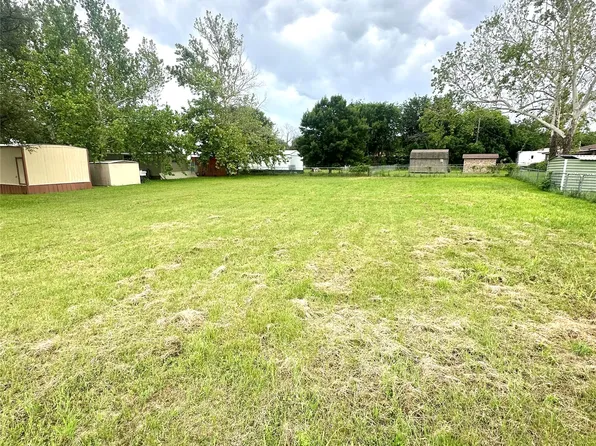 1204 E Highland Ave, Comanche, TX 76442