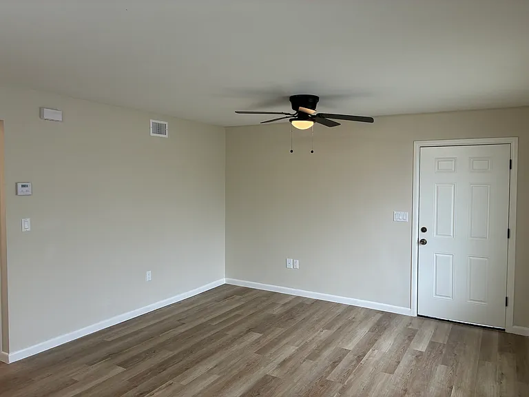 705 E Bustamante St #6 — Photo 4