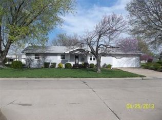 1212 S Larson Ave, Chanute, KS 66720