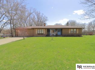 8213 Keystone Dr, Omaha, NE 68134
