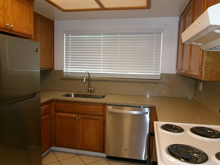 2109 California Dr — Photo 6