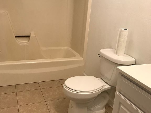 5th image of 127 Paige Ct APT A