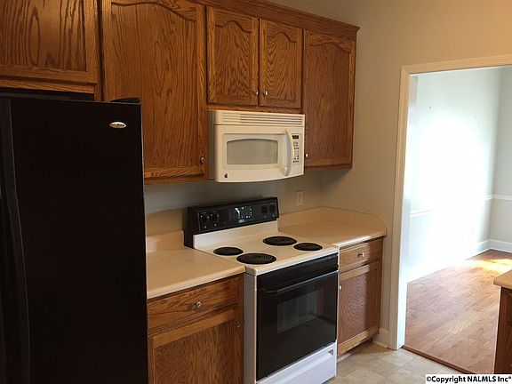 3rd image of 111 Brokenrein Dr