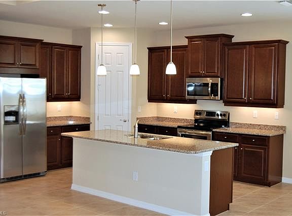 3rd image of 2537 SW 36th Ln