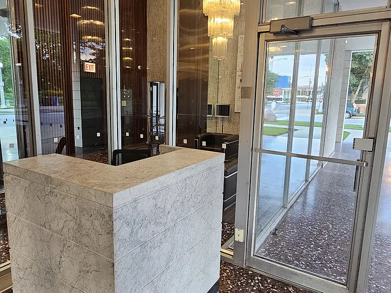 1555 N Dearborn Pkwy #27E — Photo 42