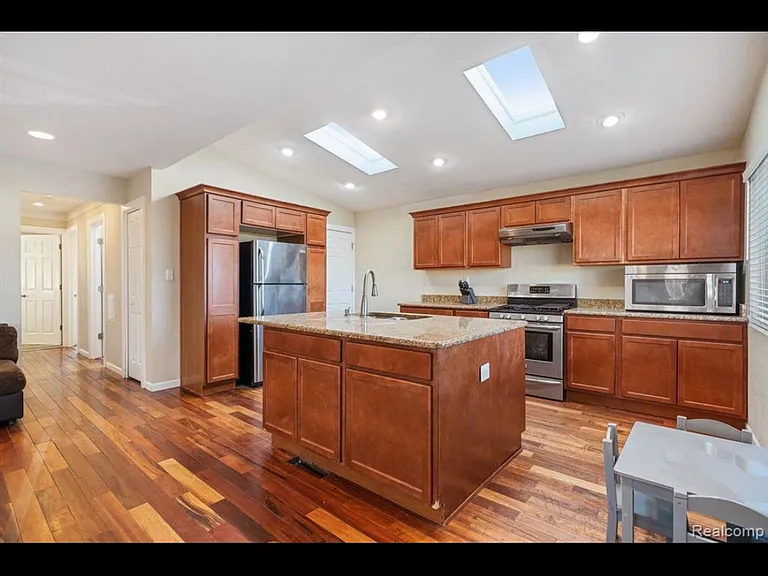 30636 Calahan Rd — Photo 2