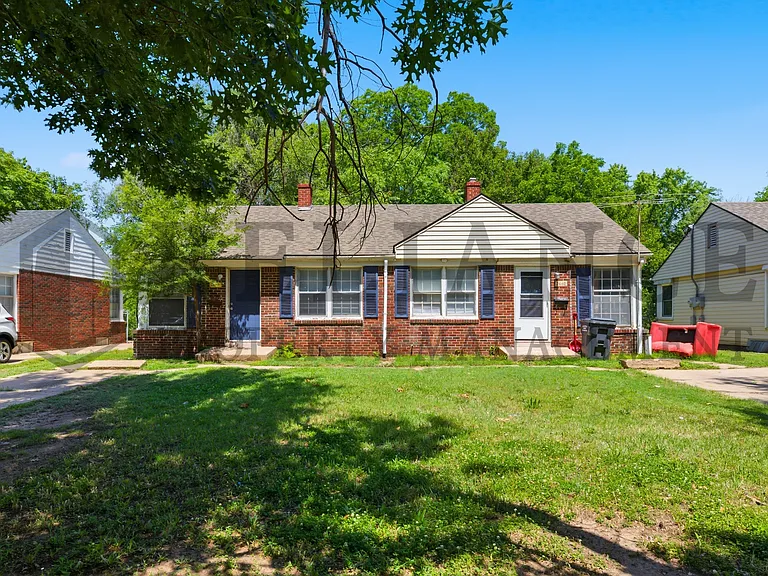 2638 E Grail St — Photo 2