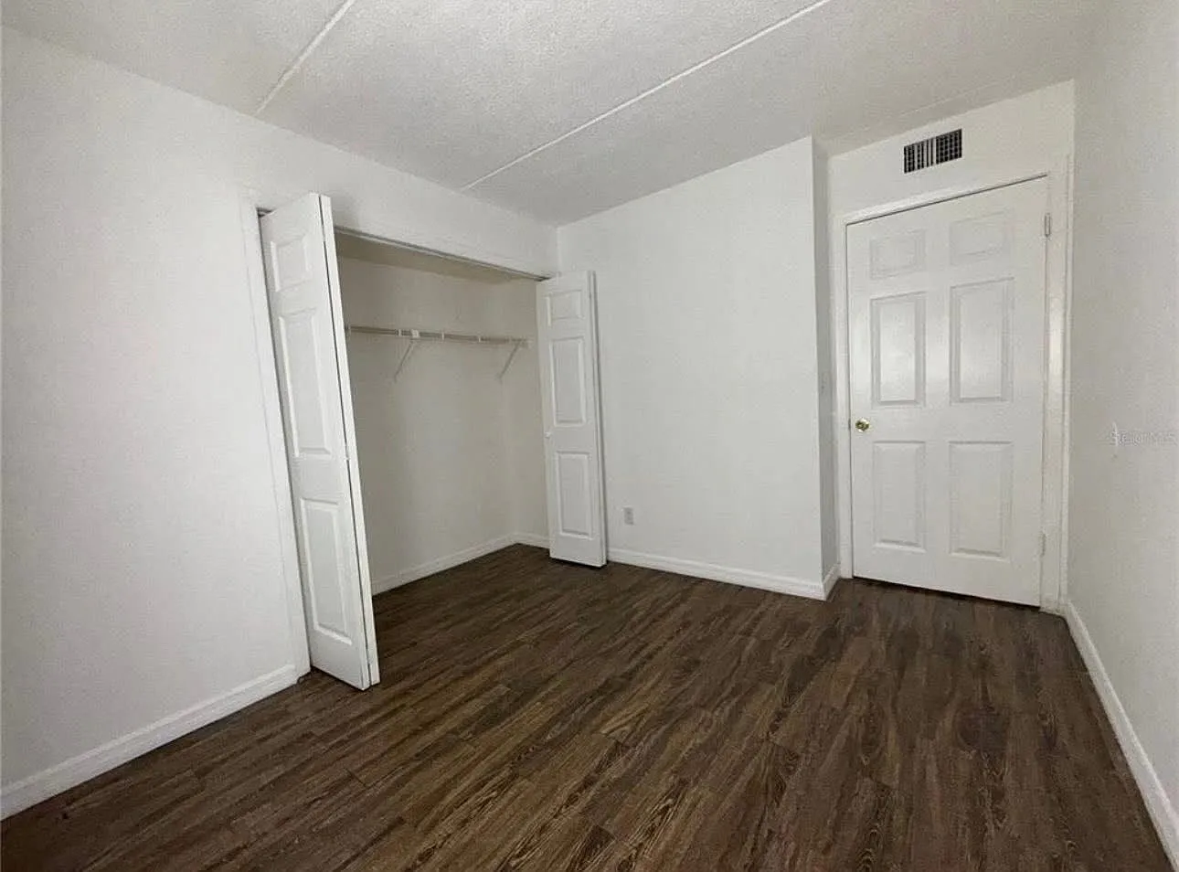 14421 Americana Cir — Photo 2