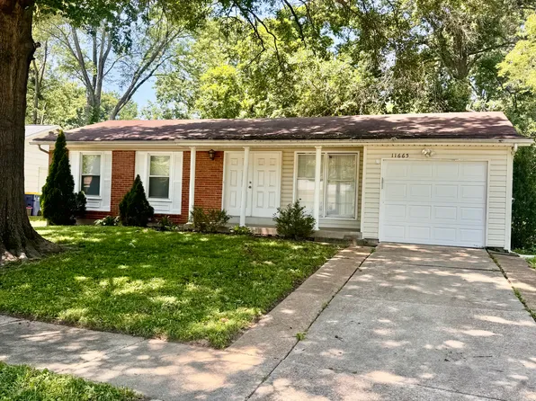 11665 Fox Hall Ln, Florissant, MO 63033
