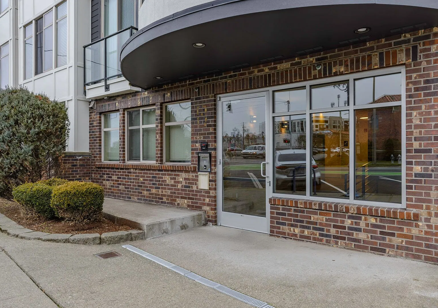 One Saint Helens Apartments — Photo 4