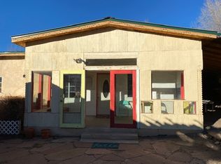 13 Dolores, Taos, NM 87571