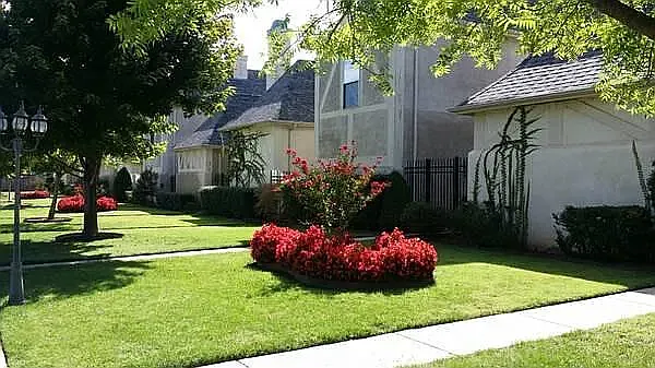 3 bed, 3.5 bath, 1928 sqft, $1,625 — Photo 2