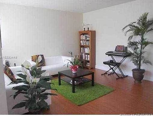 5th image of 140 W Bayridge Dr