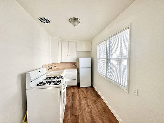 4th image of 1061 E Broadway #10977556