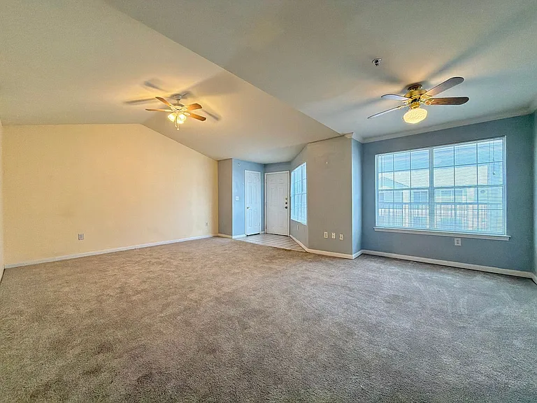 501 W 26th St #321 — Photo 3