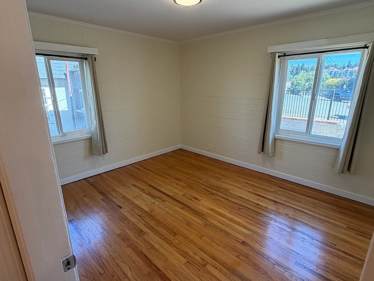 3 bed, 1388 sqft, $4,200 — Photo 2