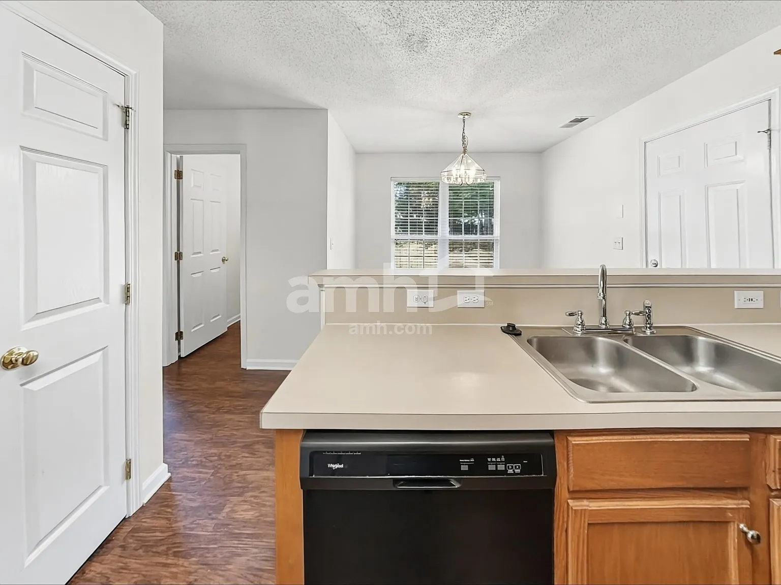 4 bed, 2.5 bath, 1974 sqft, $2,235 — Photo 4