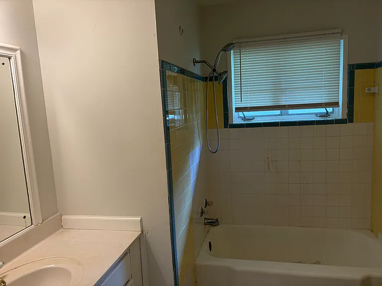 2538 Lancaster Dr — Photo 9