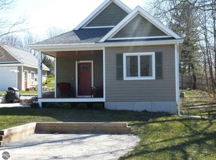 572 Balsam Rd, Frankfort, MI 49635