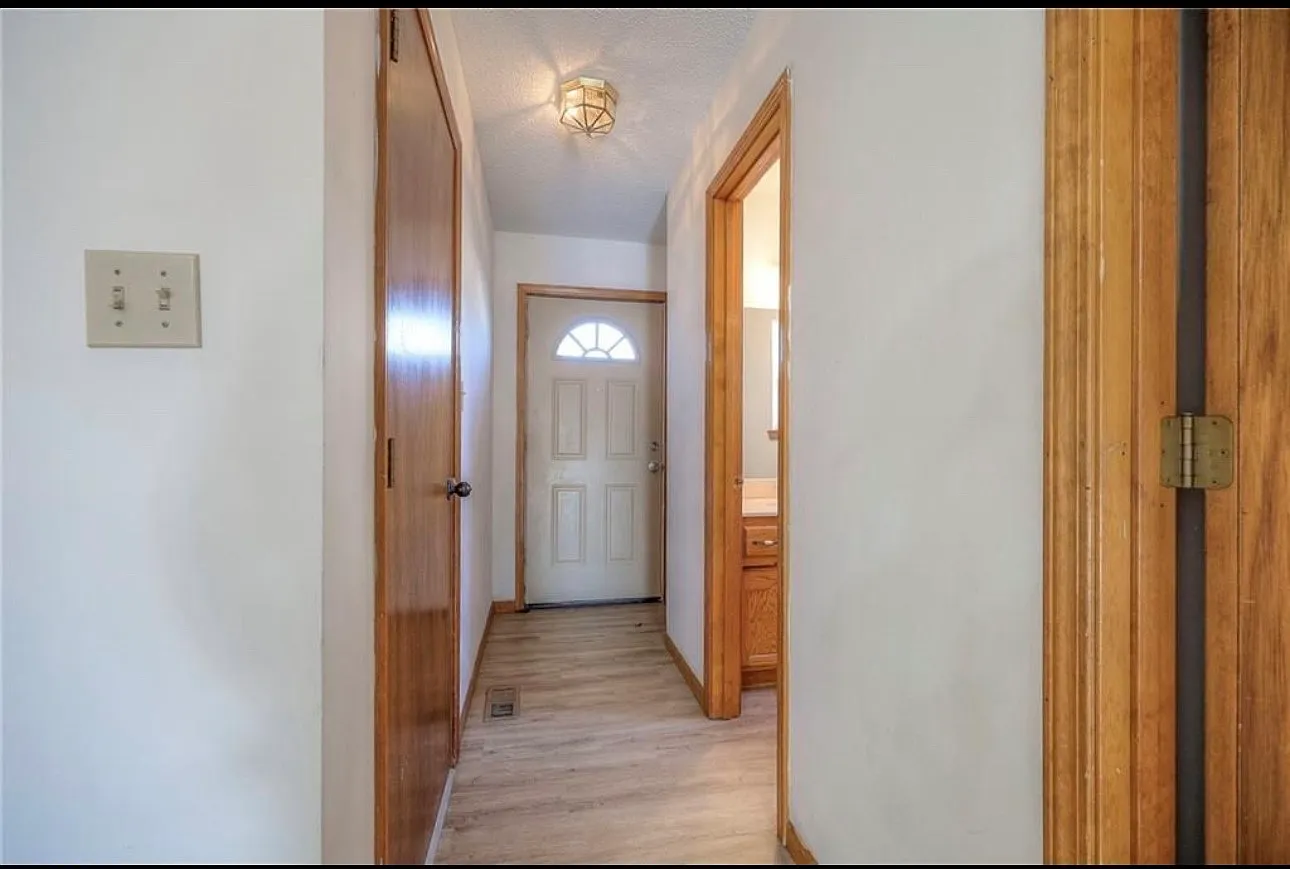 2 bed, 1.5 bath, 1200 sqft, $1,350 — Photo 2