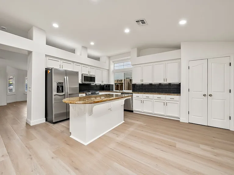 302 Carlina Ct — Photo 8