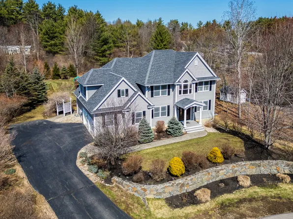 32 Olive Meadow Ln, Dover, NH 03820