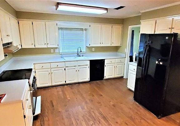 3rd image of 2111 Centenial Dr